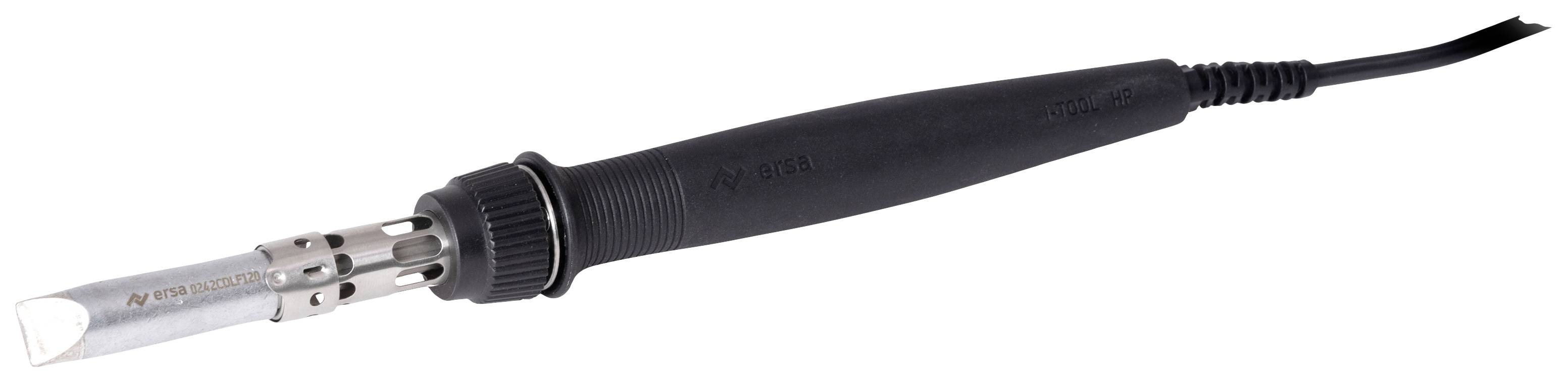 Ein Lötkolben mit schwarzem Griff und Metallspitze, geeignet für Elektronikarbeiten und Reparaturen, liegt auf weißem Hintergrund.