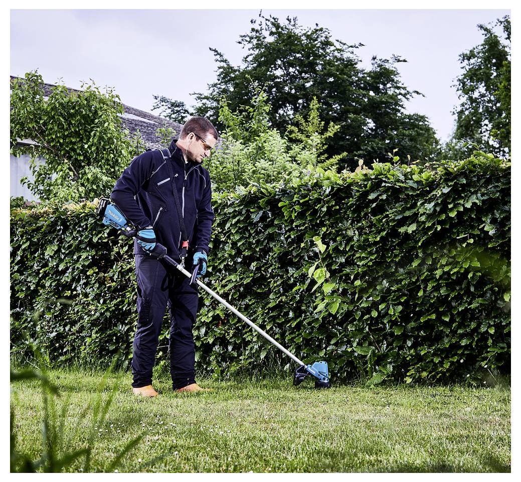 Ein schwarzer Mehrfachsteckdosenleiste mit acht Ausgängen und einem Ein-/Ausschalter wird gezeigt, die zum Anschließen mehrerer elektrischer Geräte ausgelegt ist.