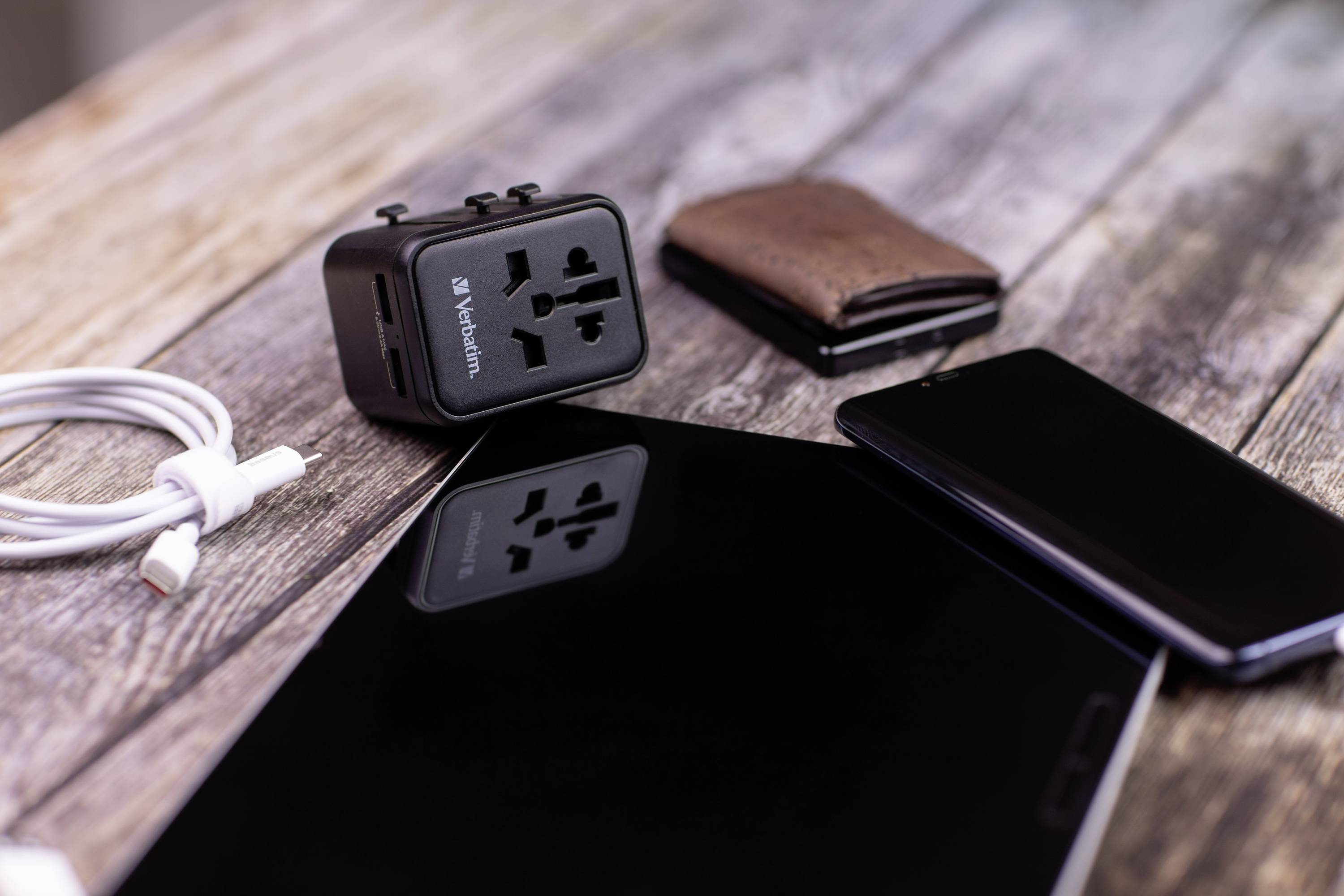 Verbatim 49543 Reiseadapter Universal Travel Adapter UTA-01 with 2xUSB Charger