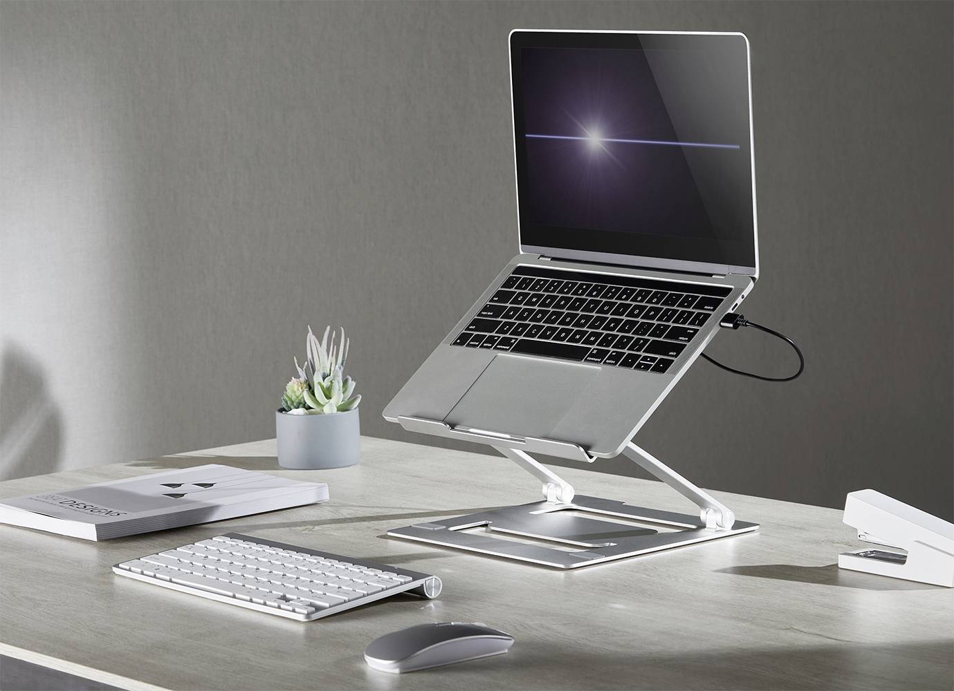 My Wall HT17L Notebook-Ständer höhenverstellbar, USB-Hub-Funktion, neigbar