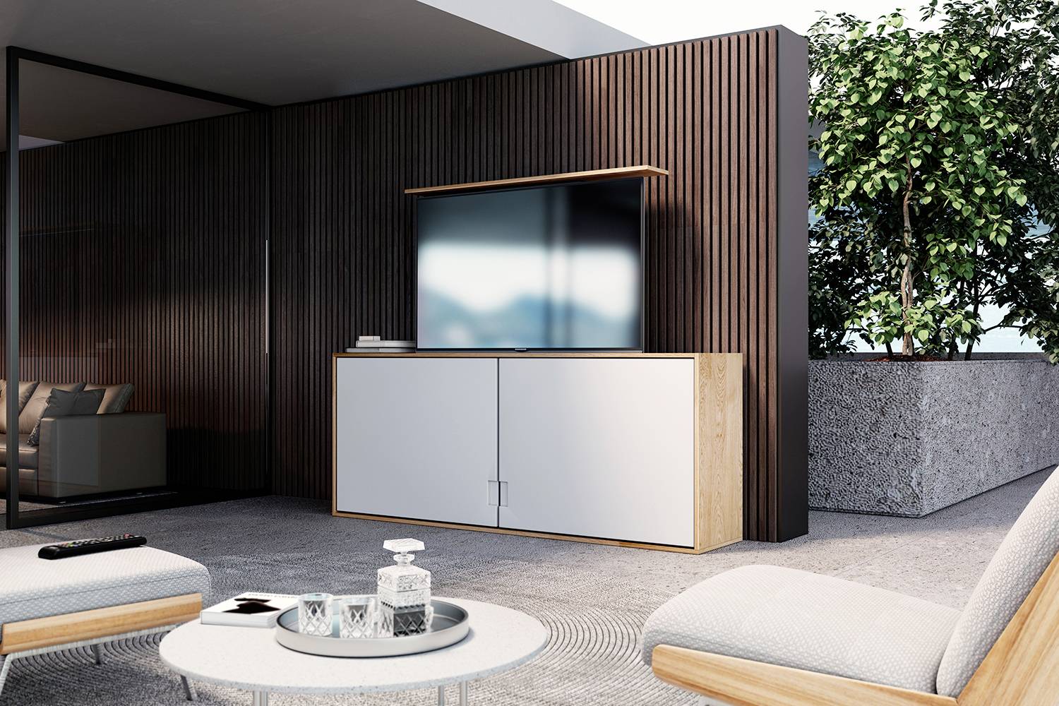 Moderner Wohnraum im Freien mit hölzerner Wandverkleidung, Fernseher, Sitzgelegenheiten und Pflanze. Elegantes, minimalistisches Design.