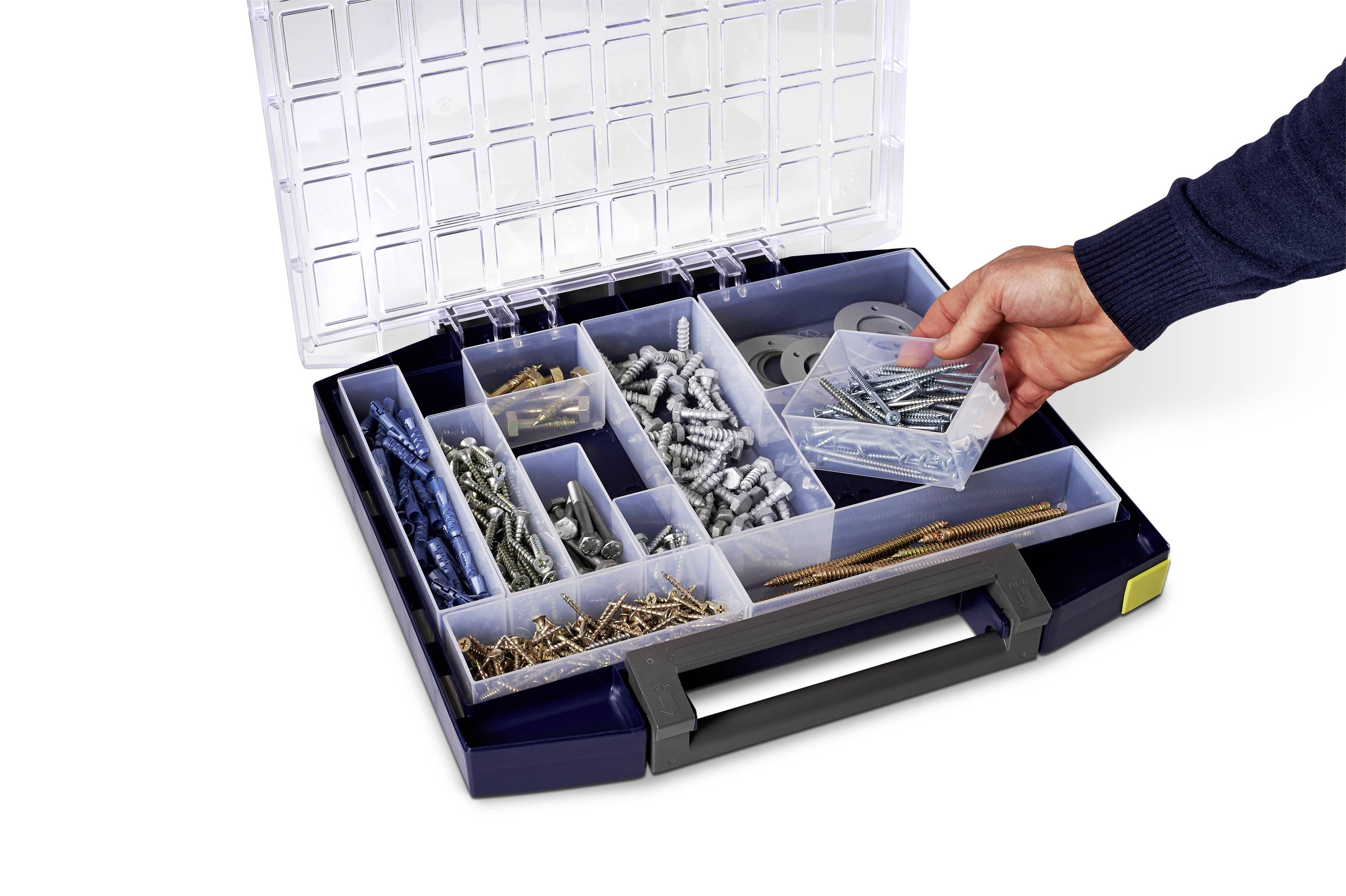 Offene Werkzeugbox mit verschiedenen Fächern für Schrauben und Nägel. Eine Hand hält ein Fach mit Schrauben hoch.