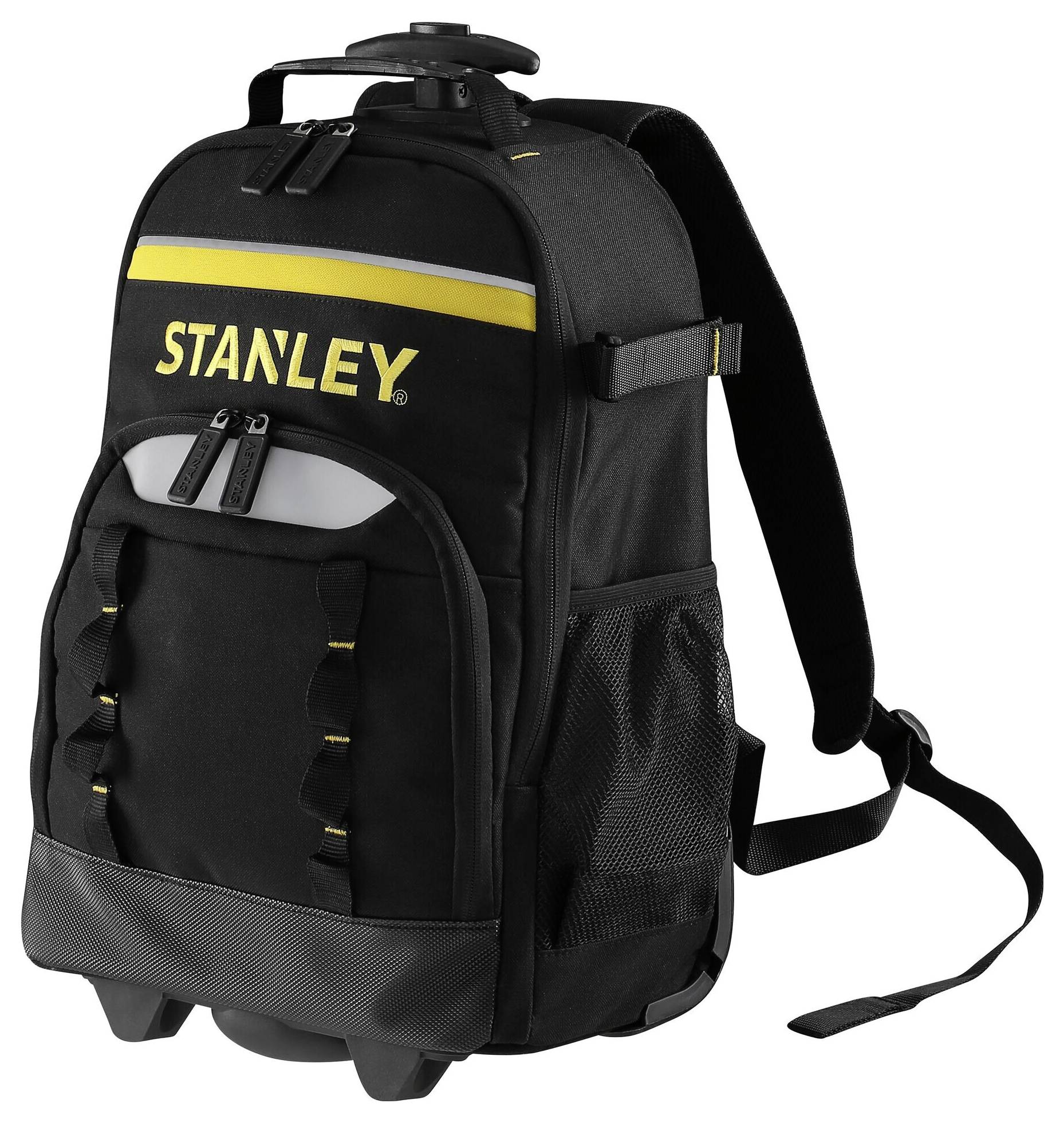 Ein schwarzer Rucksack mit der Aufschrift 'STANLEY' in Gelb. Er hat mehrere Reißverschlüsse und verstellbare Schulterriemen.