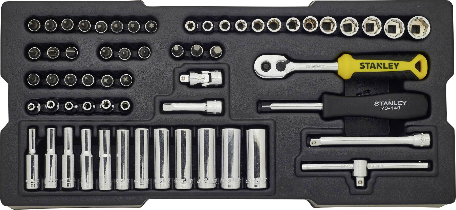 Ein Werkzeugkasten mit Stecknüssen, einer Ratsche und Verlängerungen, organisiert in einer Schaumstoffablage für einfache Aufbewahrung.