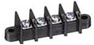 Ein schwarzer vierfach-Anschlussblock mit Metallschraubanschlüssen für elektrische Verdrahtung.