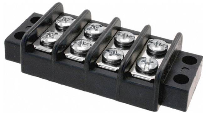 Ein schwarzer Anschlussklemme mit fünf Metallschraubklemmen, die zum sicheren Anschluss von Elektrokabeln verwendet werden.