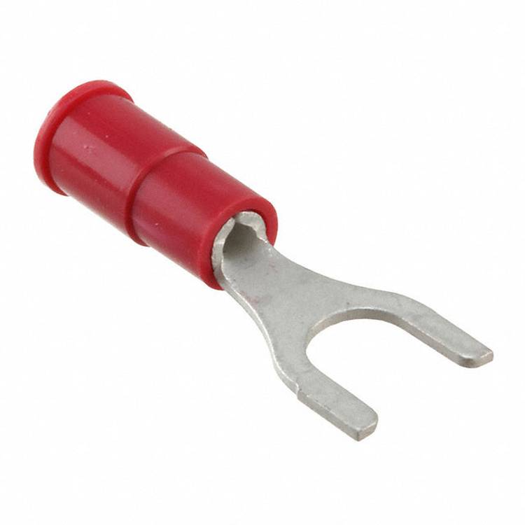 Ein Metallgabelterminal mit roter Isolierhülle, verwendet zum Verbinden von Elektrokabeln mit Schraubklemmen.