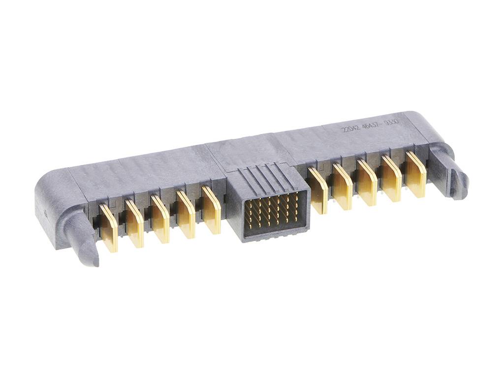 Goldfarbener, rechteckiger elektrischer Steckverbinder mit mehreren Pins auf einer Seite und einem breiten Stecker auf der anderen Seite.