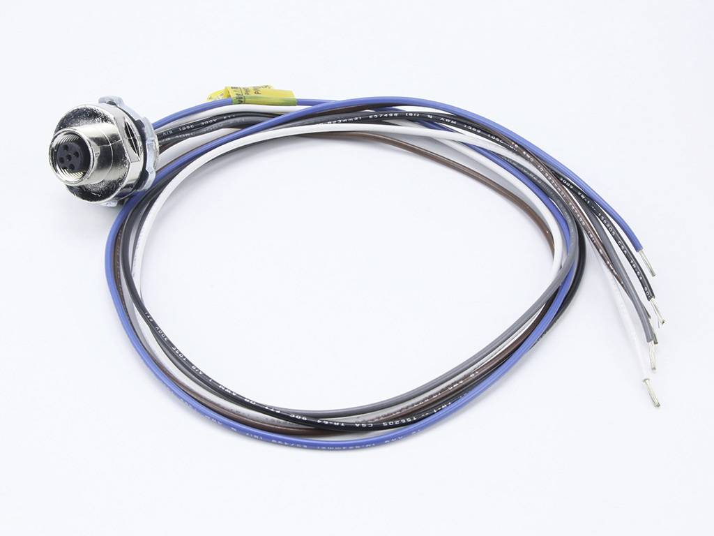 Altes Rückfahrschalterkabel mit mehreren farbigen Drähten und rundem Metallstecker, vor weißem Hintergrund platziert.