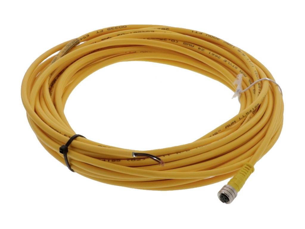 Gelbes, aufgewickeltes Kabel mit einem Steckverbinder am Ende, auf einem weißen Hintergrund dargestellt.