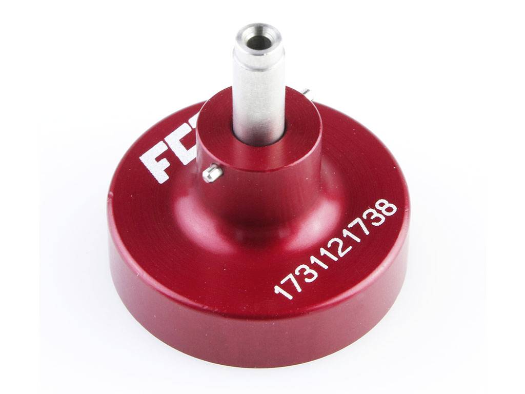 Roter Metallaufsatz mit zentraler Öffnung und Gravur 'FCP 173121738'. Geeignet für technische Anwendungen.