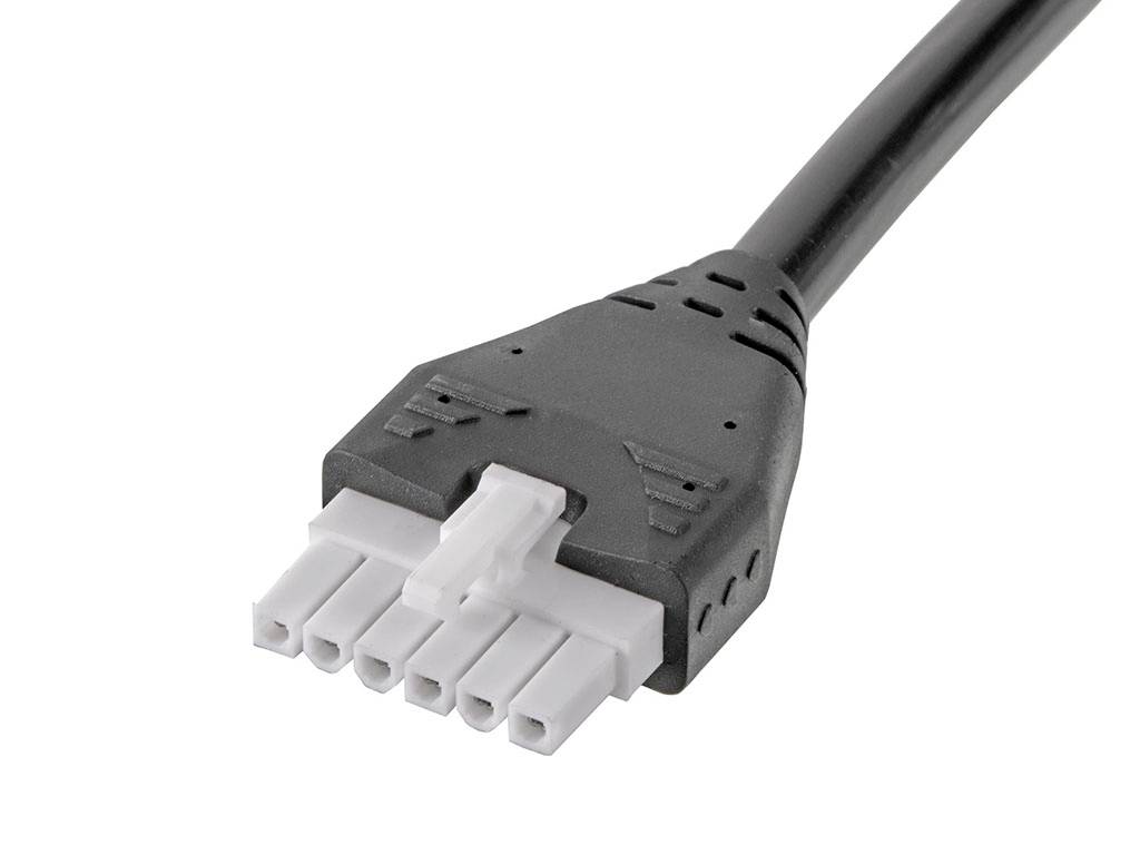 Stromkabel mit einem sechspoligen Stecker, das für den Anschluss von Computerhardware oder ähnlichen Geräten verwendet wird.