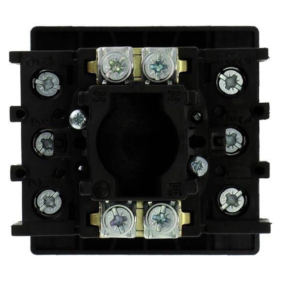 Ein schwarzer elektrischer Schalter mit mehreren Schraubklemmen zur Befestigung von Kabeln.