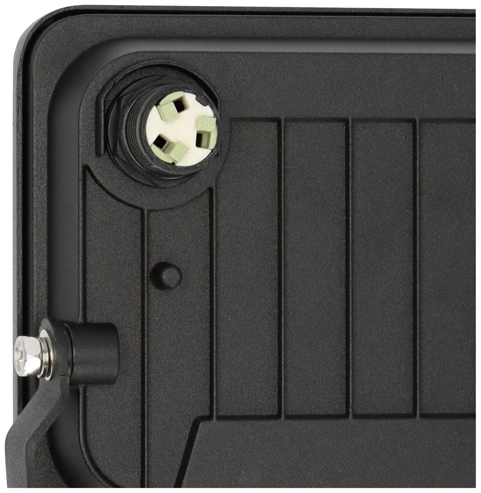 Ecke eines schwarzen Gehäuses mit Metallscharnier und runder, grün-weißer Steckverbindung.