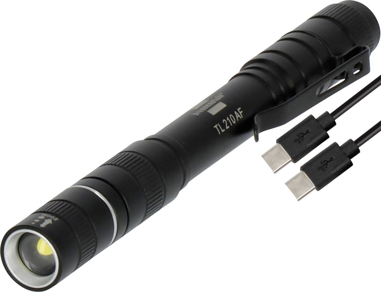 Schwarze aufladbare Taschenlampe mit angeschlossenem USB-C-Ladekabel, dargestellt auf weißem Hintergrund.