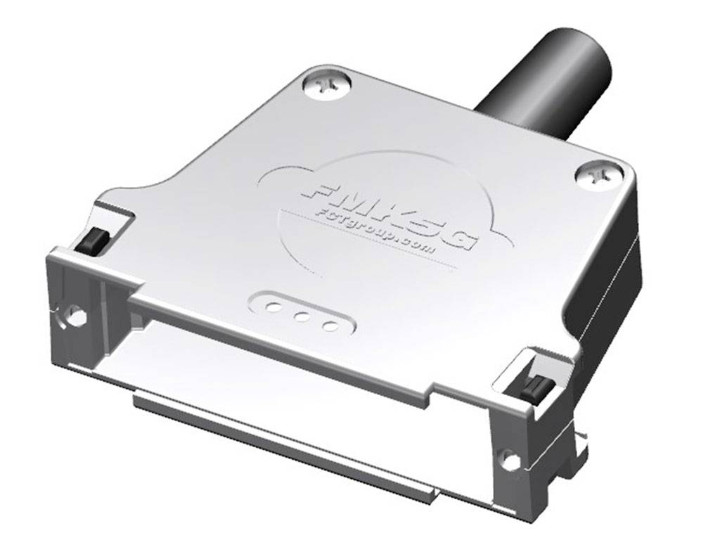 Ein silbernes elektrisches Bauteil mit Rechteckform und Kabelanschluss in der oberen Ecke, möglicherweise ein Stecker oder Adapter.