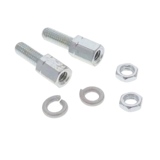Zwei silberne Schrauben mit Muttern und Unterlegscheiben auf weißem Hintergrund. Ideal zur Befestigung von Metallteilen.