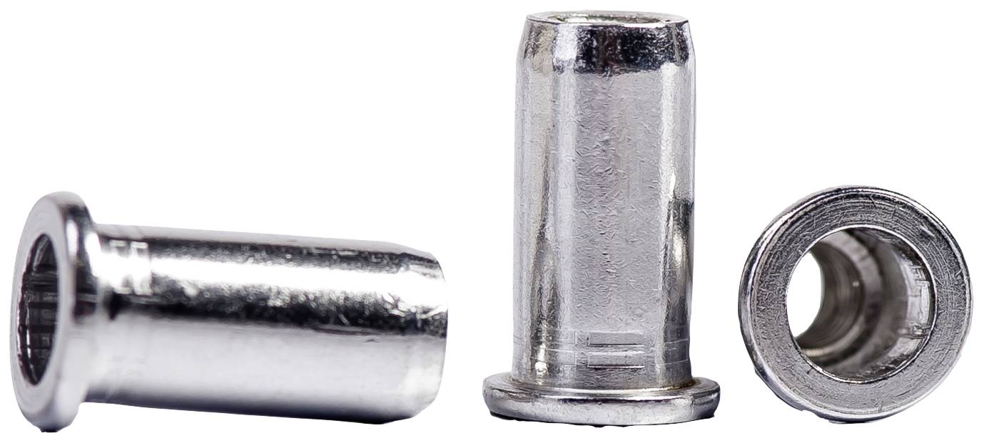 Zwei silberne Blindniete aus Metall stehen nebeneinander, eine aufrecht und eine seitlich liegend, zeigen ihr glattes, reflektierendes Finish.