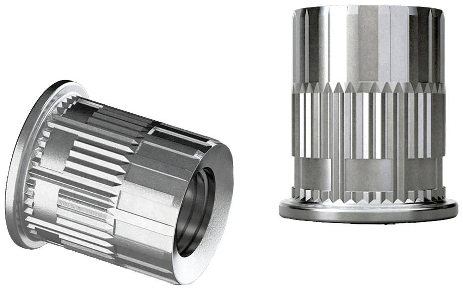 Zwei silberne metallische Objekte mit Rillen und Verzahnungen, möglicherweise Bauteile in zylindrischer Form, vor weißem Hintergrund.
