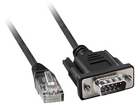 Ein RJ45-Stecker ist mit einem DB9-Seriell-Stecker verbunden. Der RJ45 hat acht Kontakte, der DB9 hat neun Pins.
