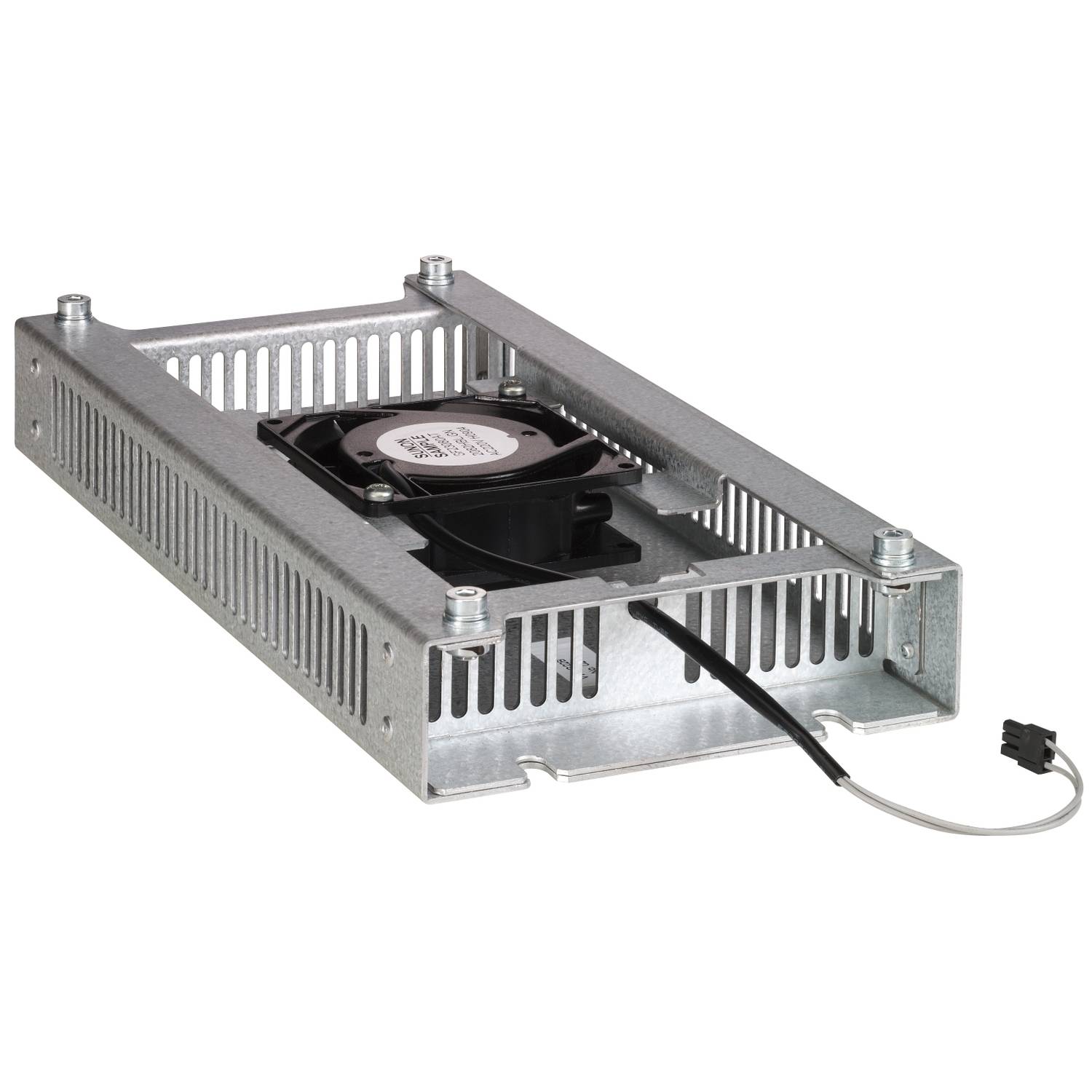 Metallrahmen mit eingebautem Lüfter und Stromkabel, wahrscheinlich Teil eines Belüftungssystems oder einer elektronischen Kühlungseinheit.