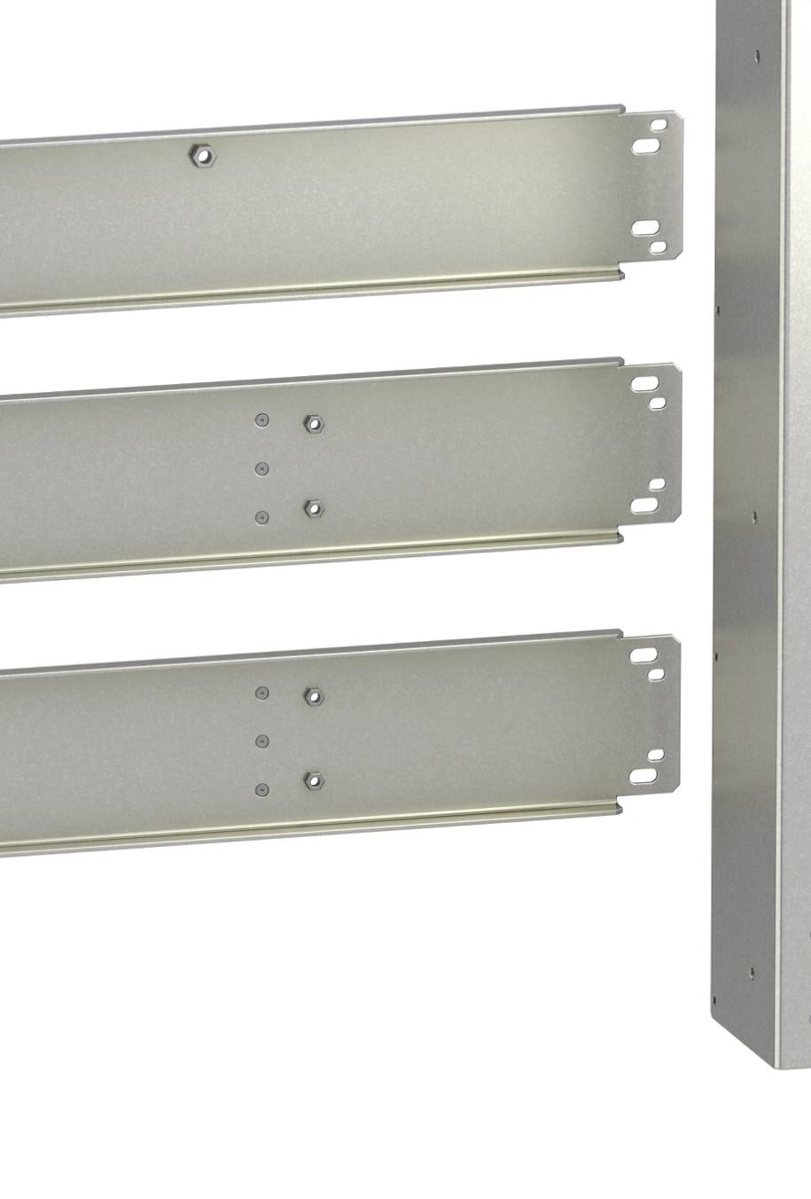 Metallregal mit drei horizontalen, leeren Fachböden. Links ein senkrechter Träger.