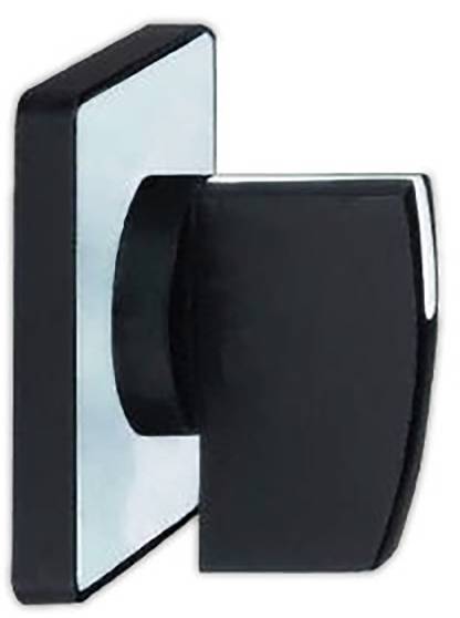 Ein schwarzer, rechteckiger Türknauf auf quadratischer Basis.