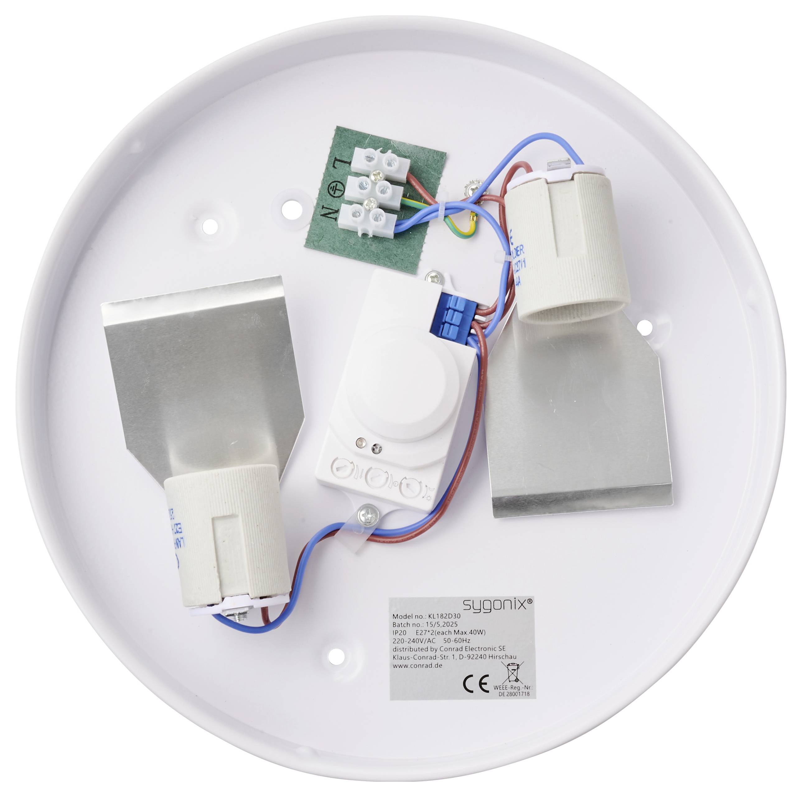 Eine weiße, runde Deckenleuchte mit zwei Lampenfassungen, freiliegenden Kabeln und einem integrierten Bewegungssensormodul auf einer Montagehalterung.