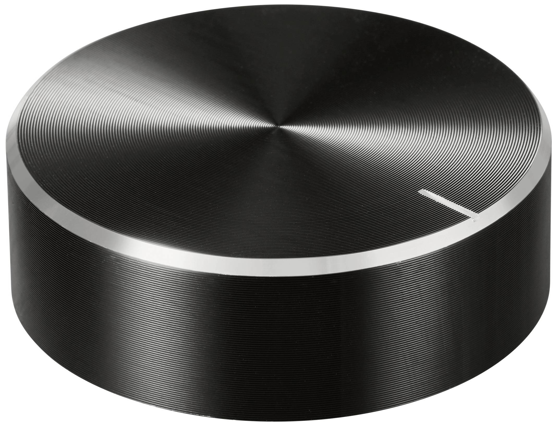 Ein glänzender, schwarzer Drehknopf aus Metall mit feinen, kreisförmigen Linien und einer weißen Markierung oben.