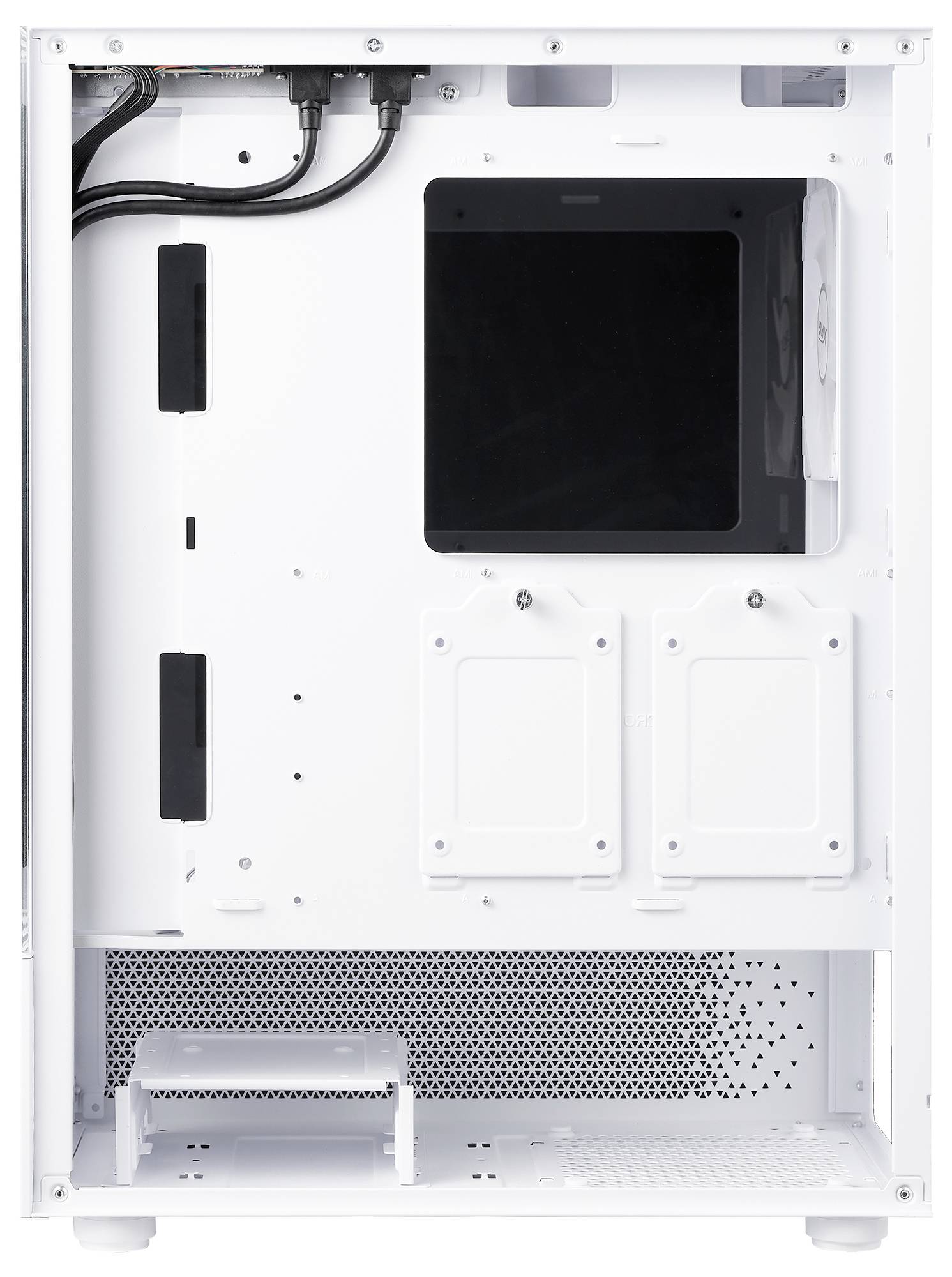 Weißes PC-Gehäuseinnere mit einem Mainboardträger, Kabelöffnungen und Halterungen für Festplatten und SSDs.