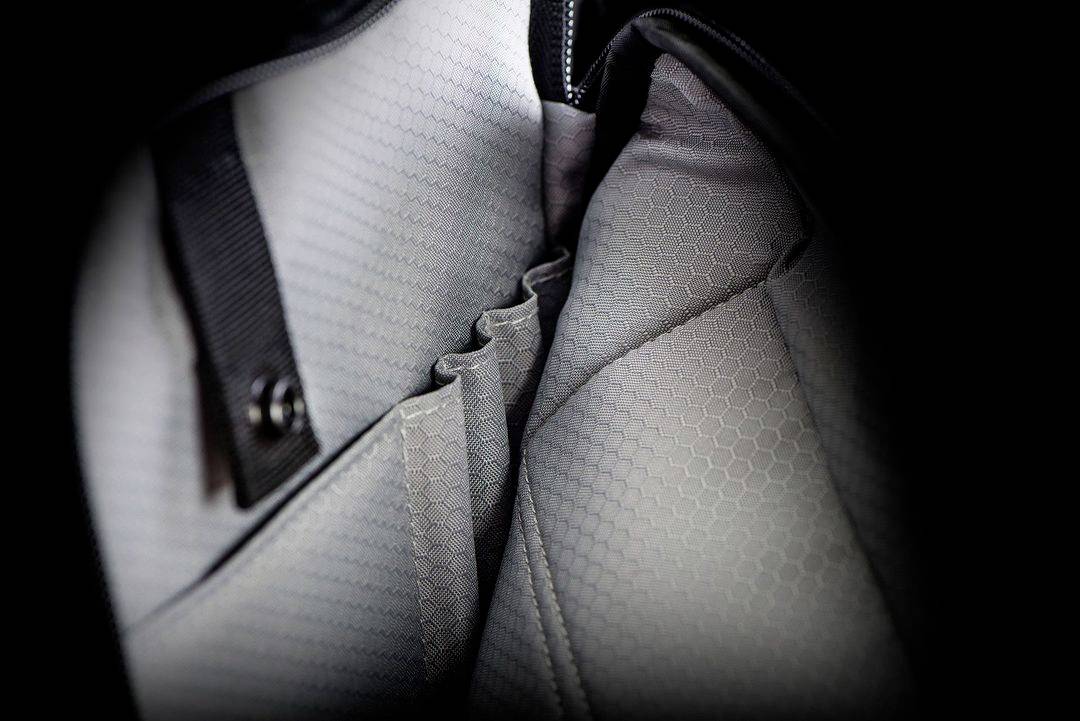 Dicota Notebook Rucksack CATURIX DECISIUN Passend für maximal: 38,1 cm (15") Schwarz