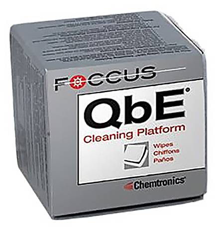 Graue Verpackung mit der Aufschrift 'QbE Cleaning Platform' und dem Logo von Chemtronics. Enthält Reinigungstücher.