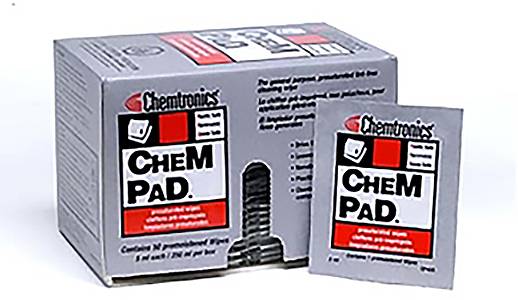 Eine graue Box und ein einzelnes Tuchpackung von 'CHEM PAD', beinhaltet vorgetränkte Reinigungstücher für elektronische Geräte.