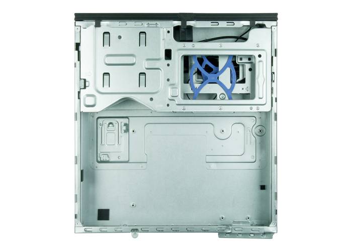 Foto eines leeren Computergehäuses von oben. Sichtbar sind die Metallstruktur, Befestigungsschrauben und Kabelhalterungen.