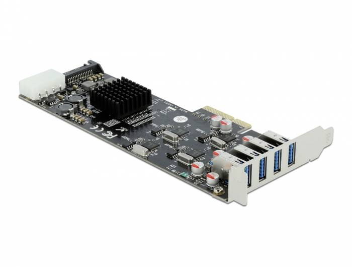 Eine PCIe-Erweiterungskarte mit vier blauen USB 3.0-Anschlüssen, schwarzem Kühlkörper und weißen Schriftzeichen auf der Platine.