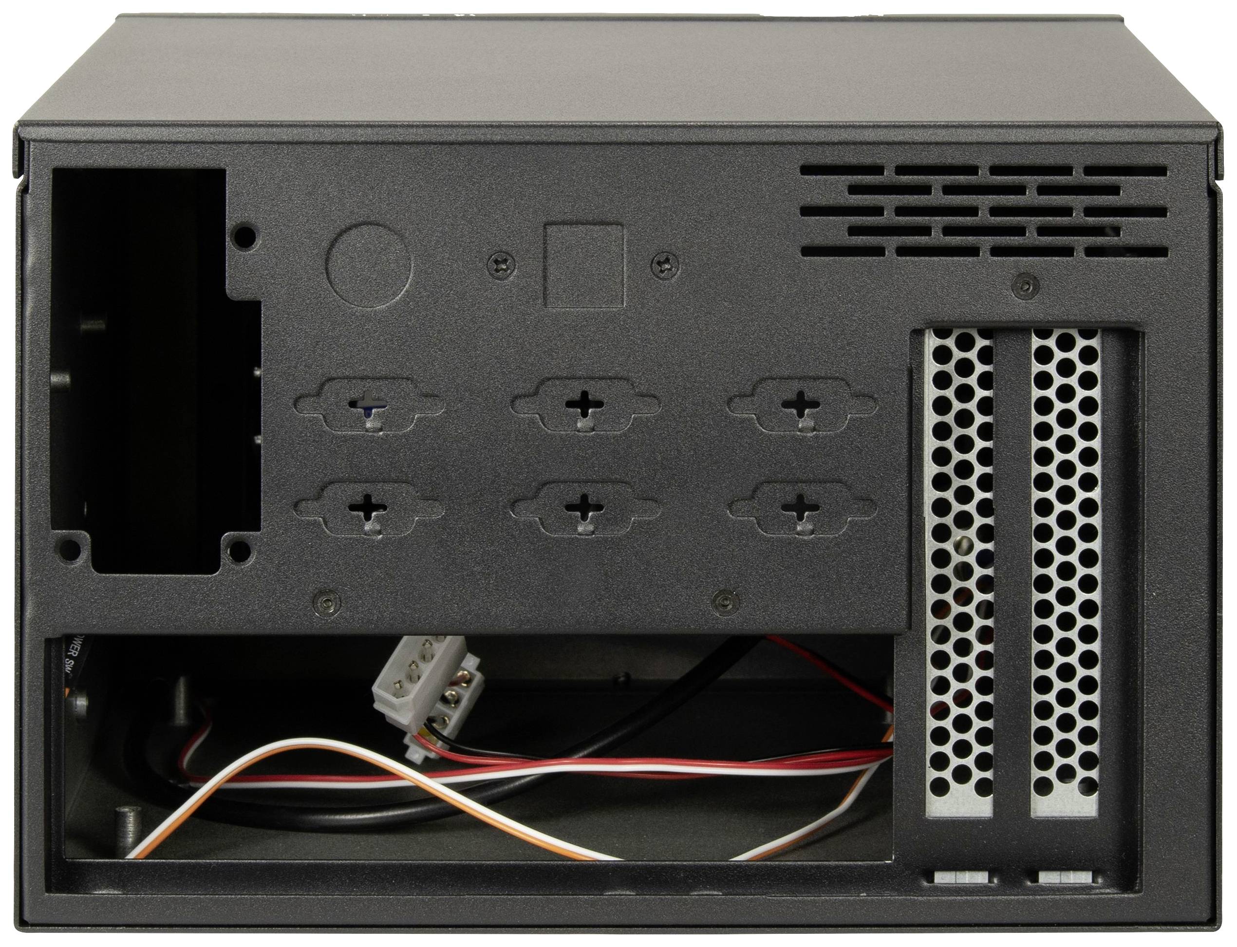 Die Rückseite eines leeren Computergehäuses zeigt mehrere Lüftungsschlitze, Schraubbefestigungen und lose Kabel im Inneren.