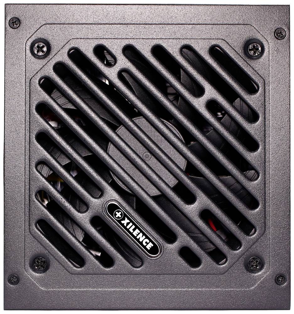 Ein schwarzes Computer-Netzteil mit Lüftergitter und Logo der Marke Xilence in der Mitte.