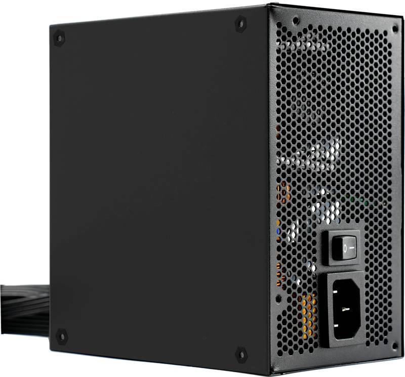 Schwarzes PC-Netzteil mit Lüftungsgitter und Kabelanschlüssen, Kippschalter und Stromanschluss sichtbar, umgeben von schwarzen Kabeln.