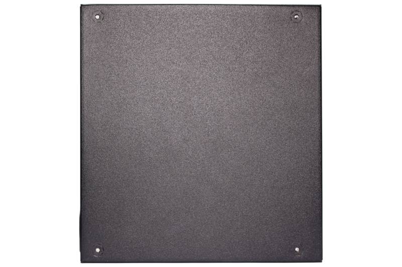 Dunkle quadratische Metallplatte mit vier Schraubenlöchern in den Ecken.