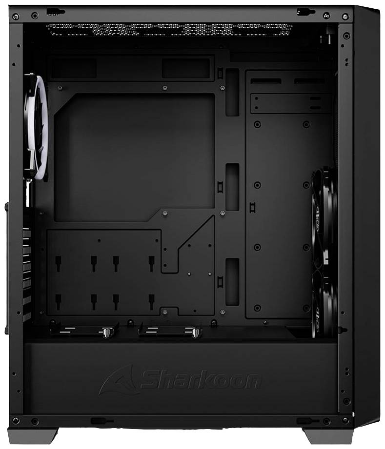 Ein leeres Computergehäuse mit schwarzem Innenraum, offenen Seiten und eingebauten Lüftern. Markierung 'Sharkoon' auf der Vorderseite.