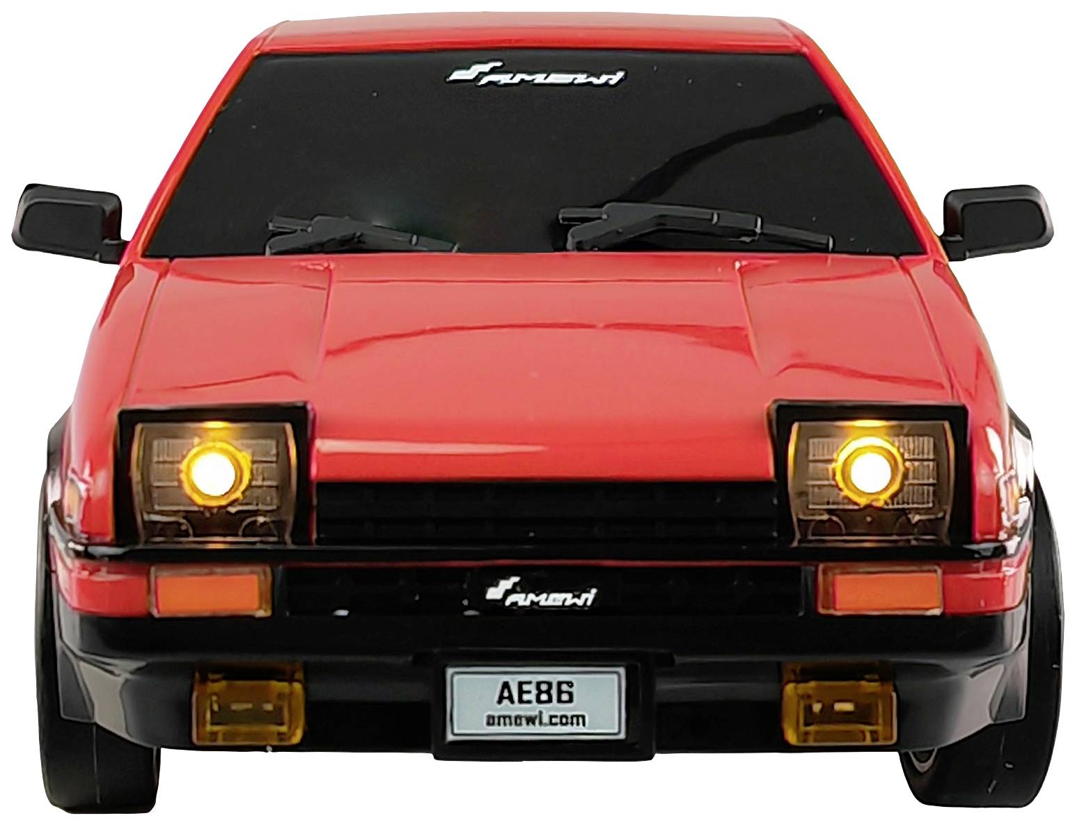 Rotes Auto von vorne mit leuchtenden Scheinwerfern und einem Kennzeichen mit der Aufschrift 'AE86'.