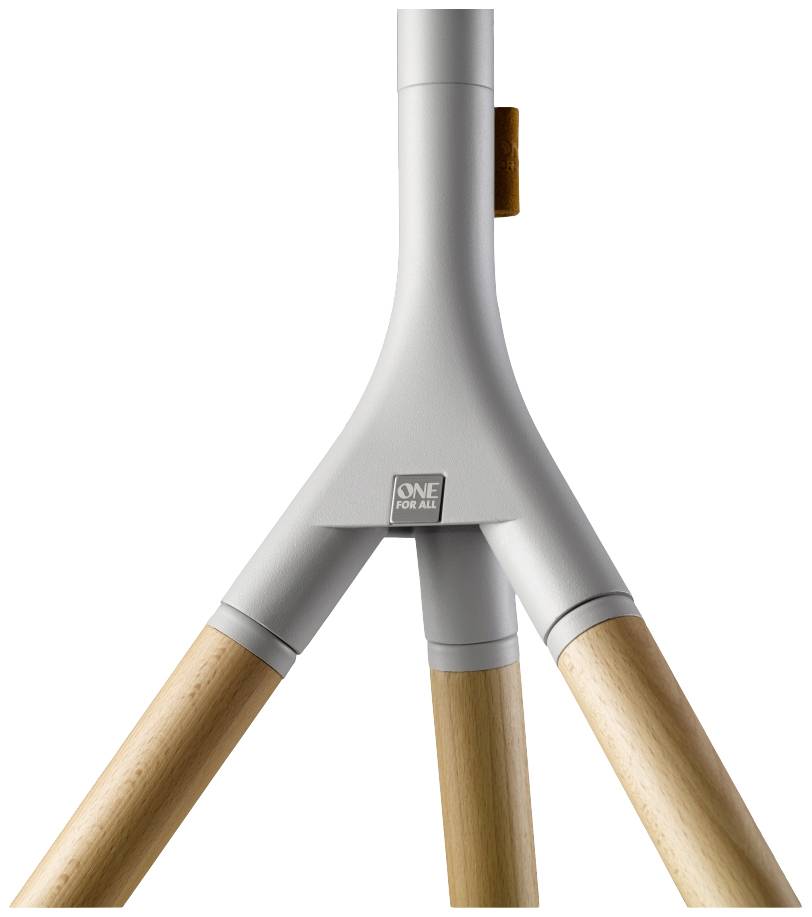 Ein Stativ mit einem dreibeinigen Holzfuß, verbunden durch eine silberne Metallhalterung mit der Aufschrift 'One For All'.
