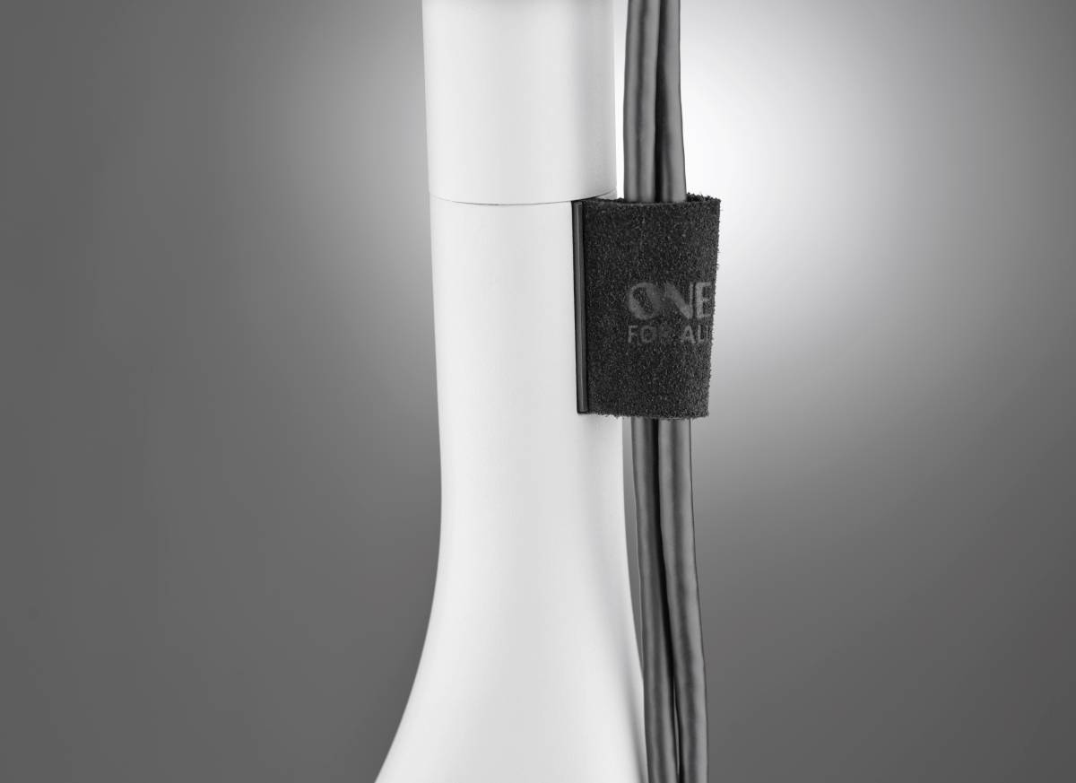 One For All 65" TV Stand Tripod Metal Cool white TV-Standfuß Höhenverstellbar, Schwenkbar 81,3 cm (32") - 165,1 cm (65") Schwenkbar, Höhenverstellb