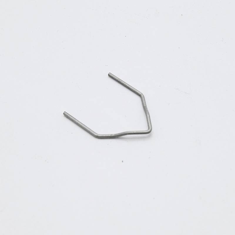 Ein kleiner, gebogener Drahtbügel auf weißem Hintergrund. Er hat die Form eines umgekehrten 'U'.