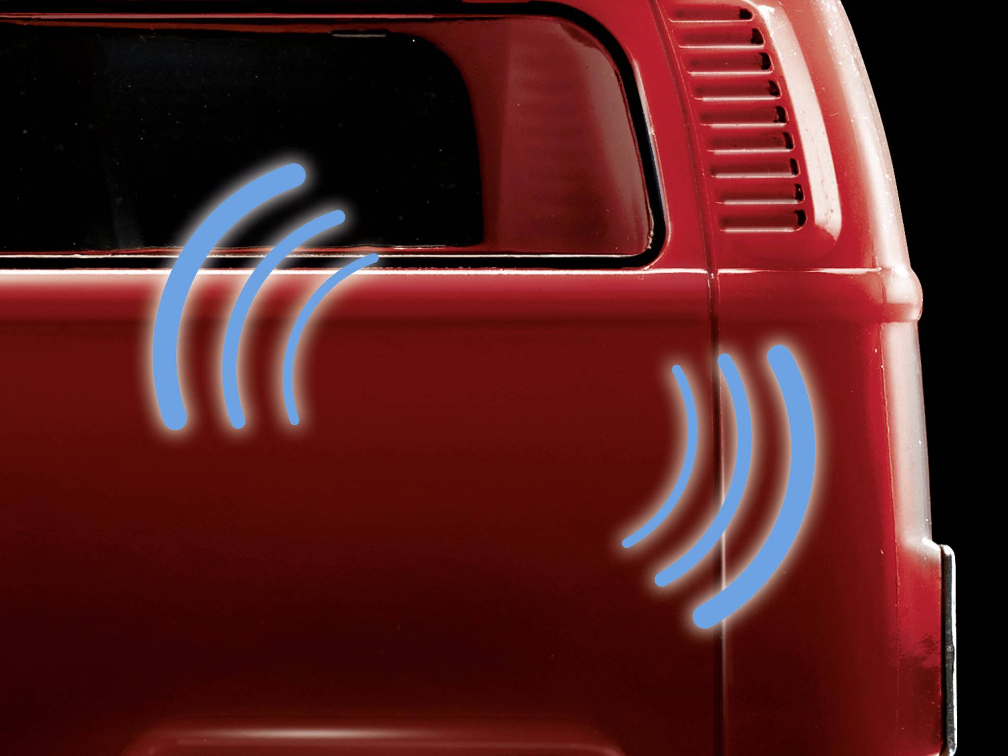 Ein rotes Auto mit blauen Linien, die Schallwellen darstellen, deutet auf eingebaute Sensoren für Abstands- oder Bewegungserkennung hin.