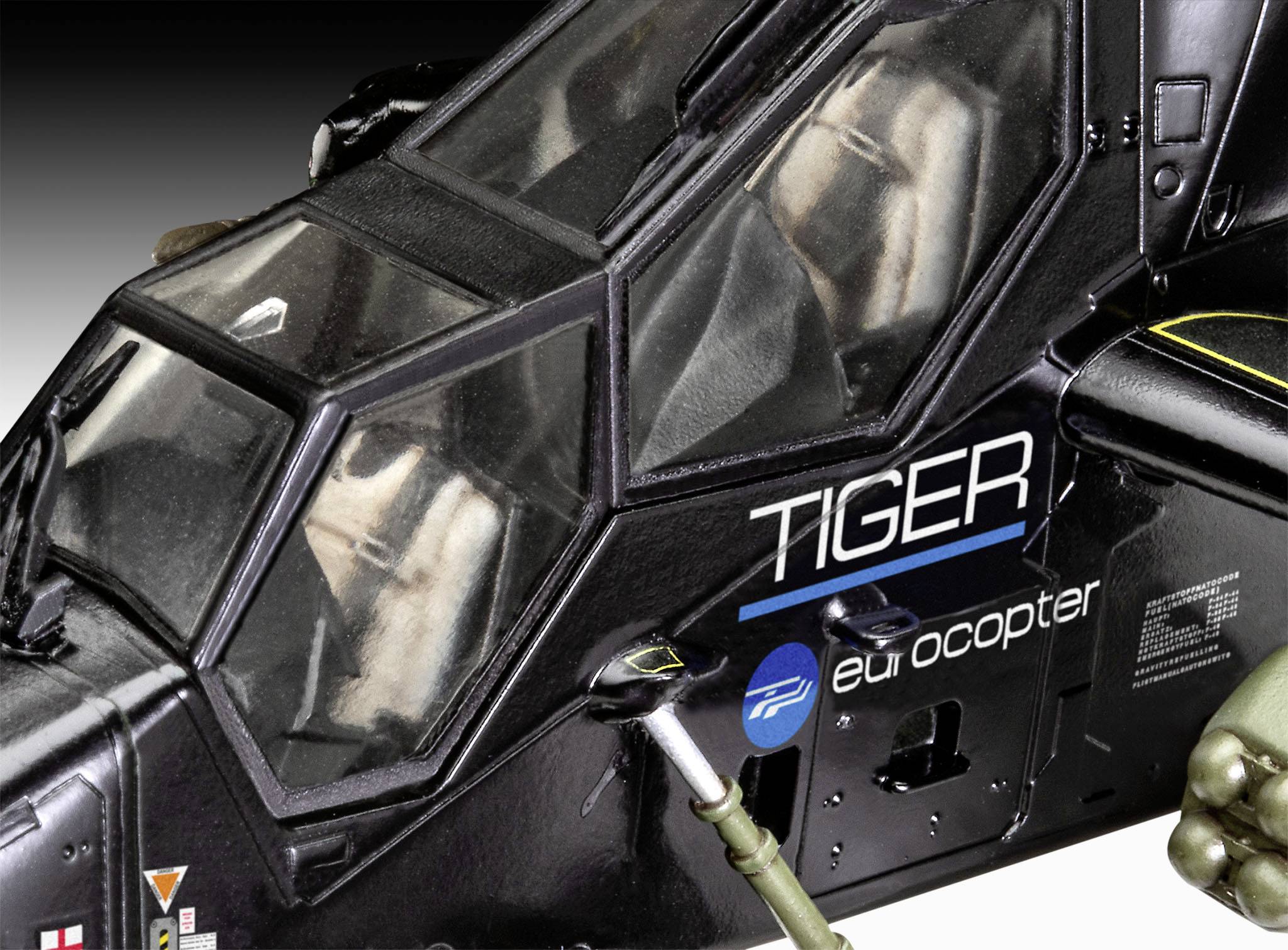 Ein 'Tiger'-Hubschrauber-Cockpit mit 'eurcopter'-Logo sichtbar; Cockpit-Details und Steuerinstrumente erkennbar.