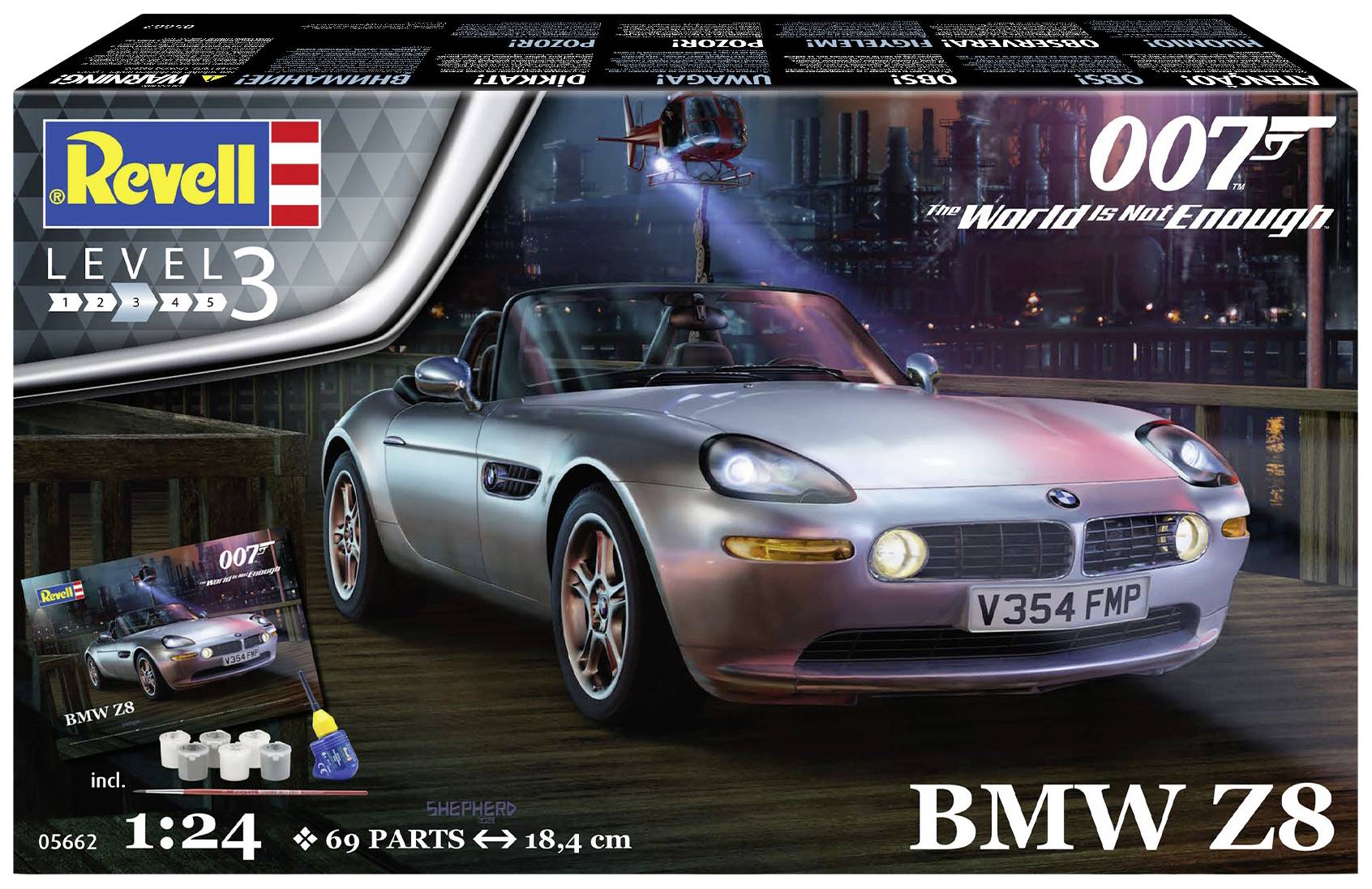 Revell-Modellbausatz 'BMW Z8' im Maßstab 1:24 aus dem Film 'James Bond: The World is Not Enough', zeigt auch einen Helikopter darüber.