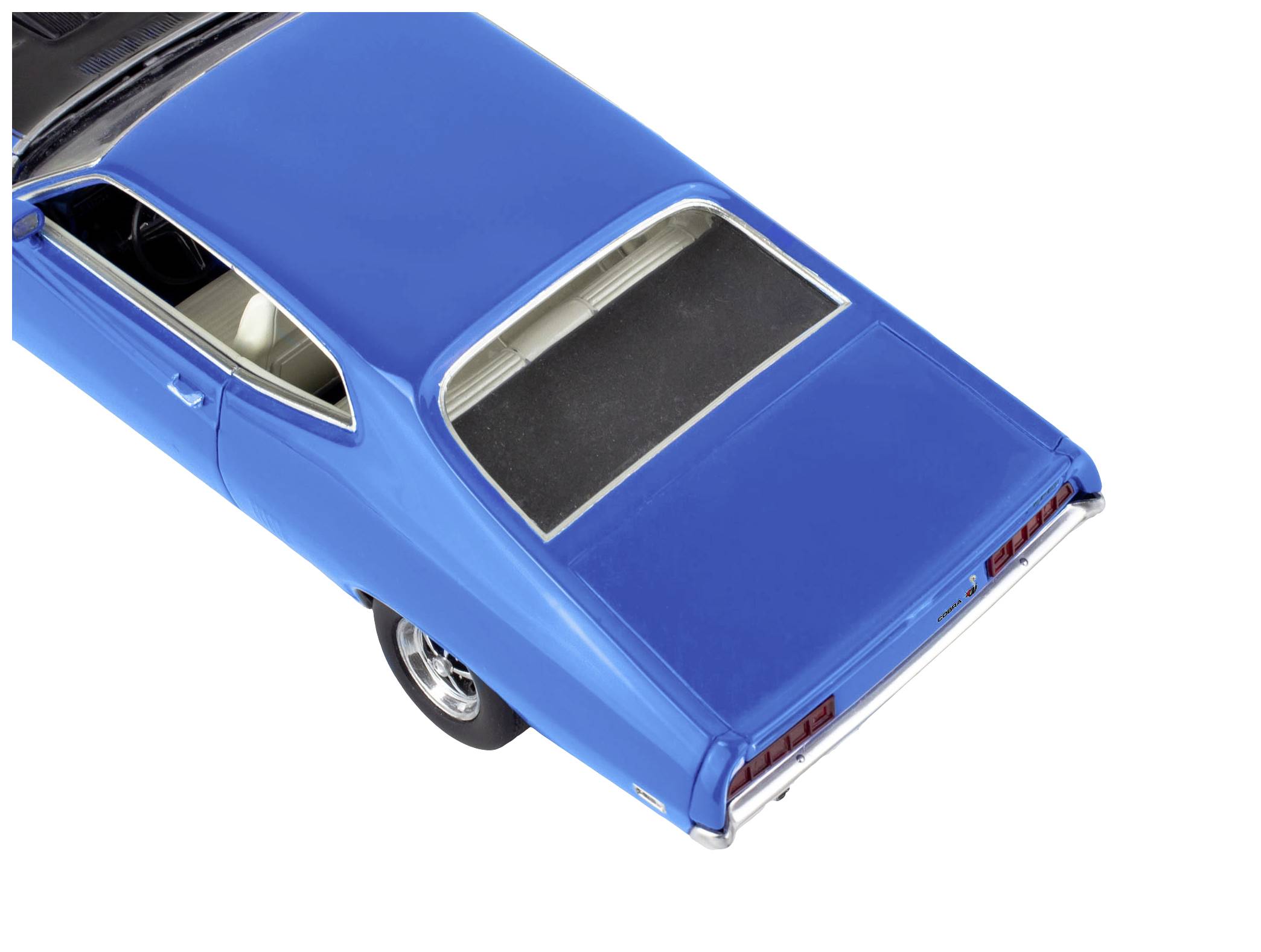 Blaues Auto von oben, Dach und Heckscheibe sichtbar, auf weißem Hintergrund.