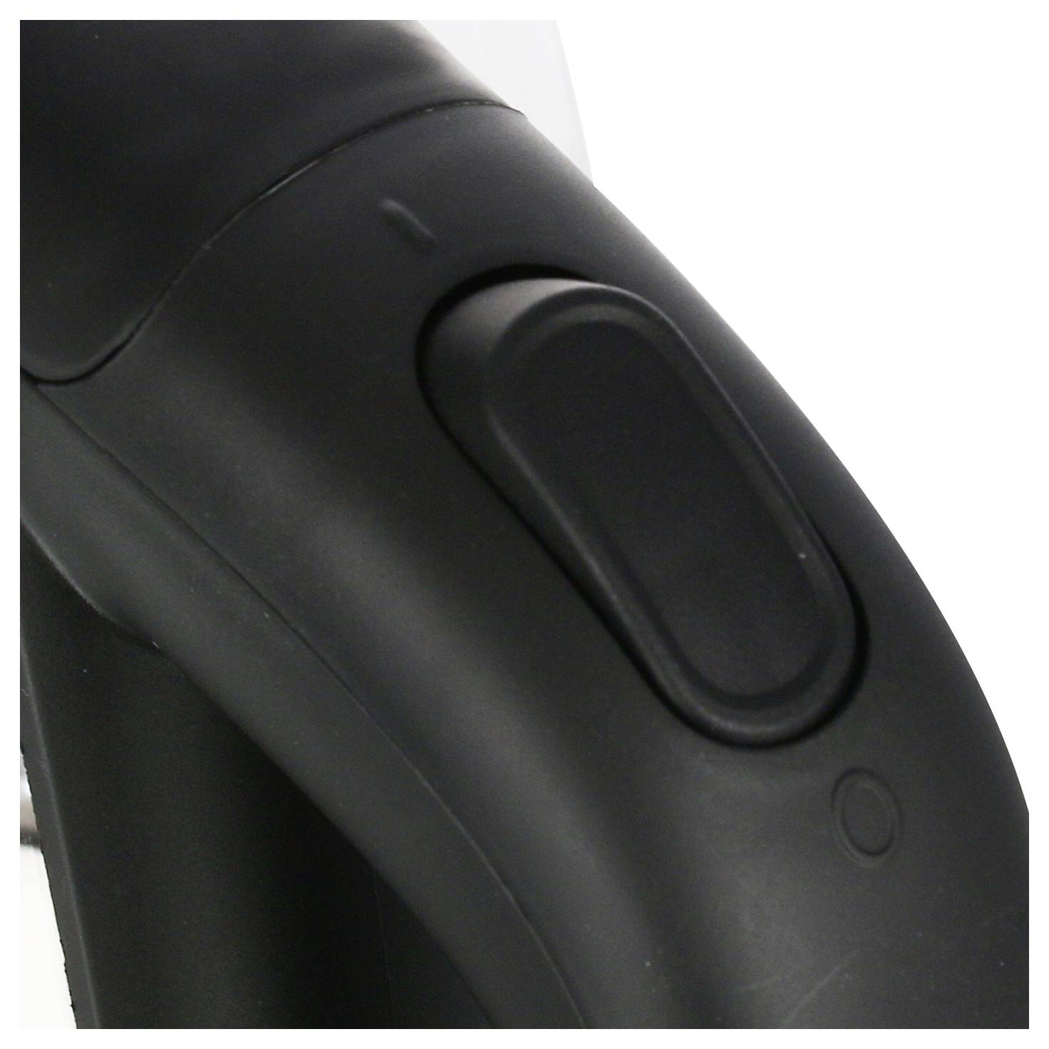 Nahaufnahme eines schwarzen Kunststoffgriffs mit einem großen rechteckigen Knopf und einem kleineren runden Knopf darunter.