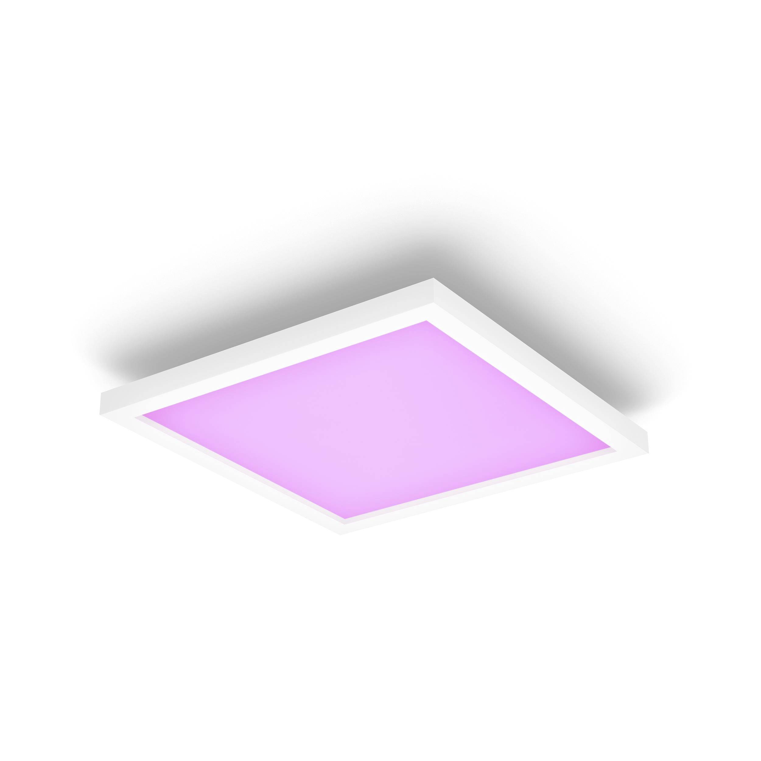 Eine quadratische Deckenleuchte mit rosa Licht, montiert an einer weißen Decke; erzeugt weiches, farbiges Licht im Raum.